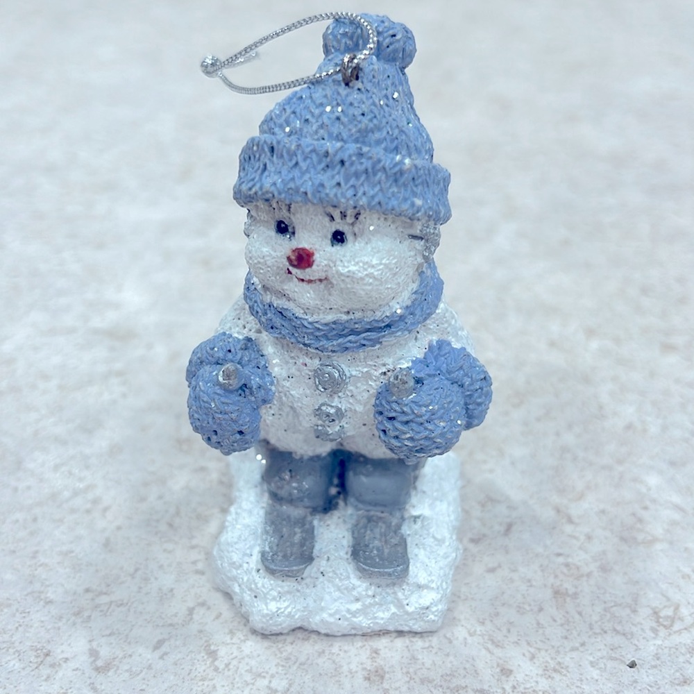 VINTAGE COLLECTIBLE 1999 ENCORE GROUP “SNOW BUNNIES” “SKIER” CHRISTMAS ORNAMENT